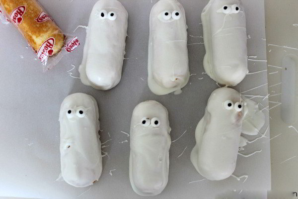 12.huong-dan-cach-lam-banh-quy-hinh-xac-uop-halloween-1-sharoncuneta.com
