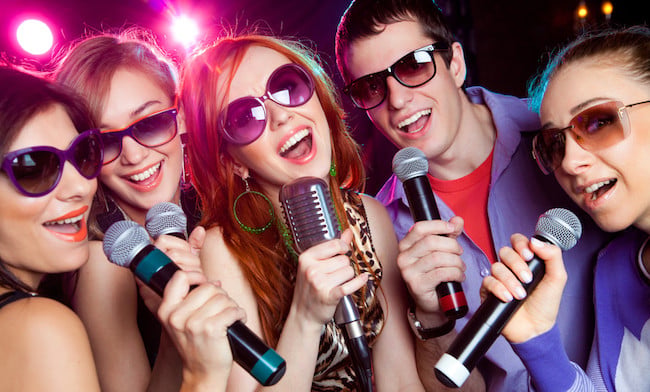 2.ca-tinh-cua-ban-qua-viec-hat-karaoke-3-sharoncuneta.com