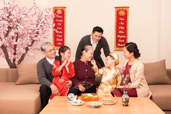 6.chon-nguoi-xong-dat-mo-hang-cho-gia-chu-tuoi-quy-ty-1-sharoncuneta.com