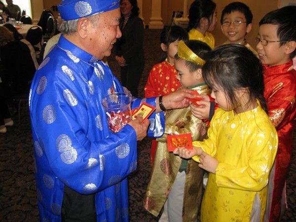 7.chon-nguoi-xong-dat-mo-hang-cho-gia-chu-tuoi-ky-mui-2-sharoncuneta.com