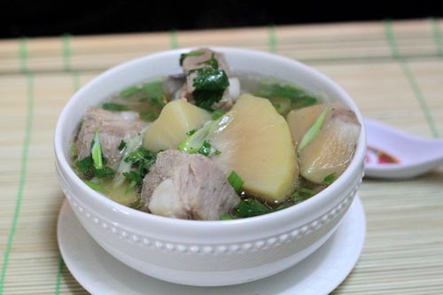 10.cong-thuc-nau-mon-canh-suon-non-sa-ke-thom-ngon-cho-mua-he-sharoncuneta.com