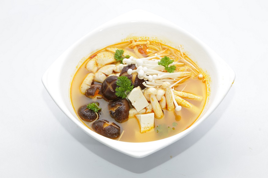37.cong-thuc-nau-canh-nam-nau-chua-thom-mat-cho-ngay-he-sharoncuneta.com
