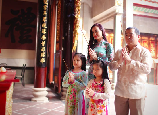 20.luu-y-khi-di-le-chua-dau-nam-moi-sharoncuneta.com