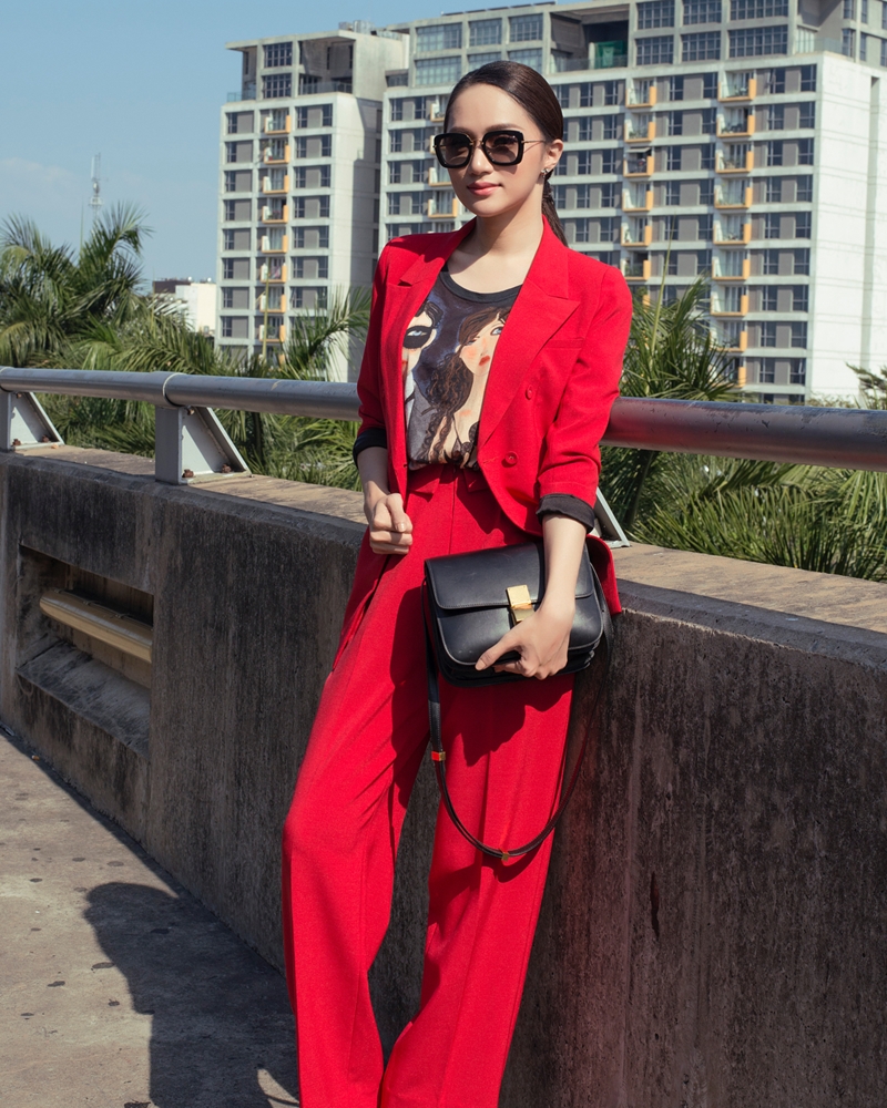 10.nhung-bo-trang-phuc-dep-cua-huong-giang-idol-1-sharoncuneta.com