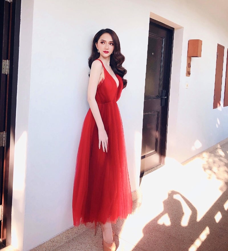 10.nhung-bo-trang-phuc-dep-cua-huong-giang-idol-6-sharoncuneta.com