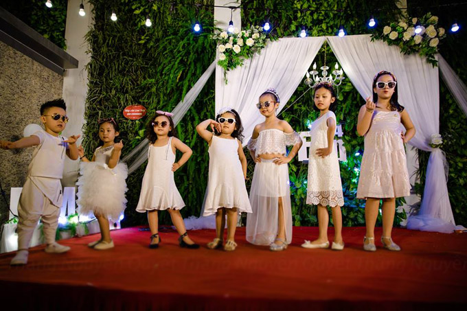 2.con-gai-jennifer-pham-bieu-dien-thoi-trang-3-sharoncuneta.com