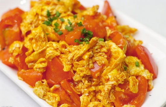 trung-xao-ca-chua