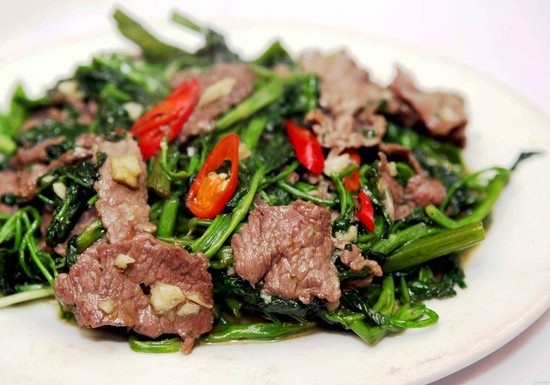 cach-lam-thit-trau-xao-rau-muong