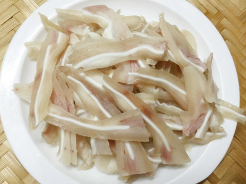 bat-mi-cach-luoc-tai-heo-ngon