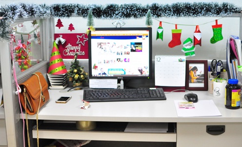 trang-tri-ban-lam-viec-trong-mua-noel-057-phunutoday