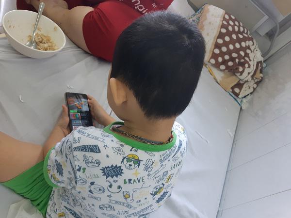 Cháu M. dùng điện thoại từ lúc 1 tháng tuổi, đến nay đã dùng hỏng hơn 10 chiếc smartphone - Khuyenmai SHBET pages dev