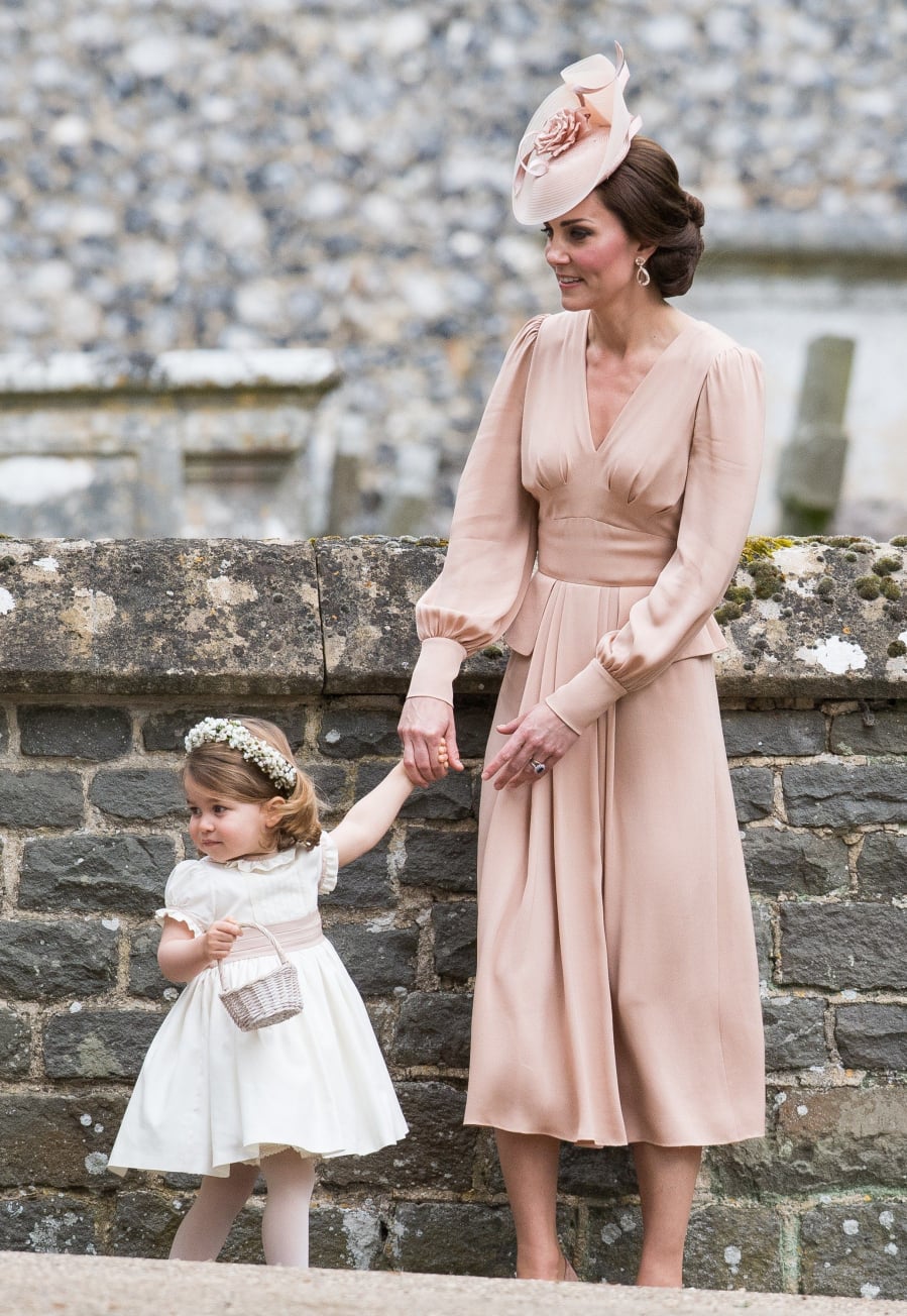 rong ngày trọng đại của em gái Pippa Middleton, chiếc váy dáng dài, cổ chữ V kết hợp với phần tay bồng màu hồng nhẹ nhàng của Kate thu hút mọi ánh nhìn. Đáng chú ý, tổng trị giá của Shbet999 com đăng nhập bao gồm thiết kế váy lụa của thương hiệu Alexander McQueen, đôi guốc hồng phấn và chiếc mũ Jane Taylor có giá lên đến gần 14 ngàn đô la Mỹ (tương đương 300 triệu đồng) 