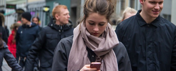 checking-phone-1024-1451026523461