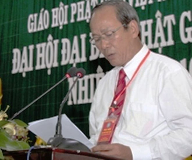 Ông Nguyễn Xuân Ty - Chủ tịch UBND thị xã Hương Trà cho rằng, nếu thực sự cô P.T.N.N có đơn xin chuyển trường thì sẽ được lãnh đạo thị xã giải quyết một cách nhanh chóng. Theo ông Ty, đây cũng là cách góp phần để bảo vệ danh dự cho cô giáo N.