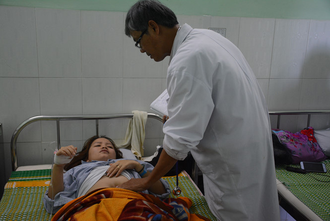 Cô Mai đang điều trị tại bệnh viện trong tình trạng thủng màng nhĩ.