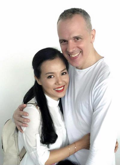 Cô và người chồng Hà Lan.
