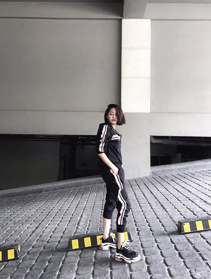 Trước đó, ngày 1/6, Bảo Anh khoe ảnh trên trang cá nhân của mình rằng cô nàng đã tậu được đôi Balenciaga Triple S với size 36 thuộc dạng 