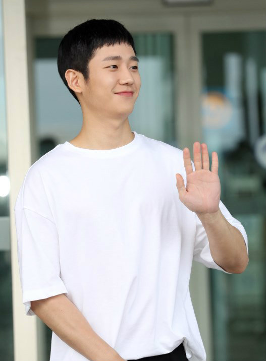 Vẻ điển trai của nam tài tử Jung Hae In thật sự 