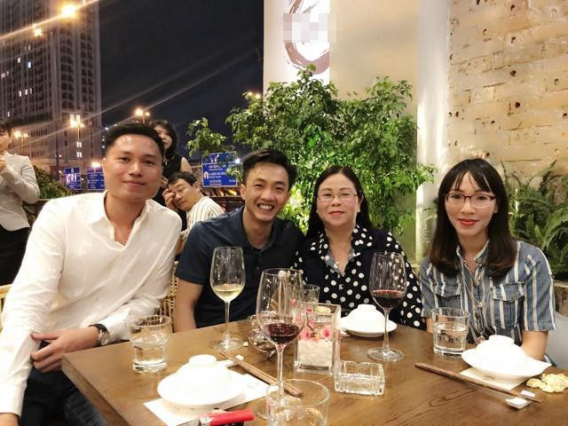 Từ đầu năm, Cường Đô La đã nhiều lần về quê Đàm Thu Trang ở Lạng Sơn. Gia đình hai bên cũng gặp gỡ nhau khi mẹ Thu Trang có mặt tại TP.HCM. Đây là tấm ảnh Cường Đô La bên mẹ Đàm Thu Trang.