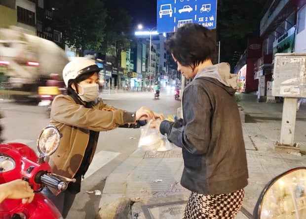 Fan của anh tham gia làm thiện nguyện để mừng sinh nhật anh.