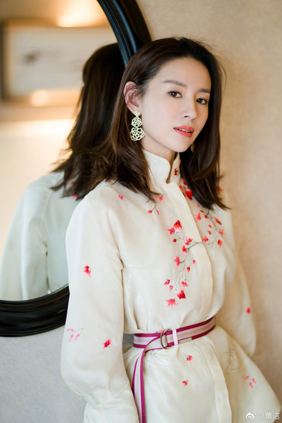Hình ảnh xinh đẹp của cô sau này, nhưng vướng nghi án quá lạm dụng photoshop.