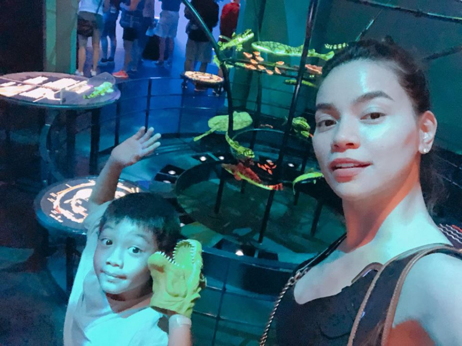Hà Hồ đưa con trai đi tham quan nhiều nơi trên nước Mỹ để cậu bé có dịp học hỏi thêm.