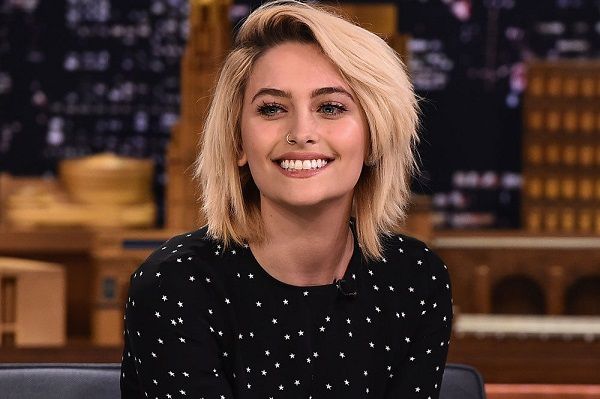 Paris Jackson (con gái Michael Jackson).