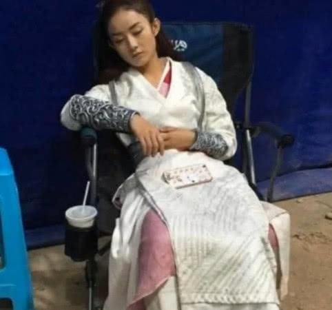 Người đẹp từng nhiều lần ngủ gục trên phim trường.