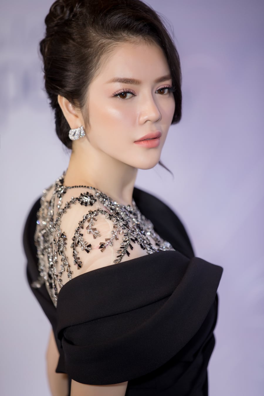 Hình ảnh Lý Nhã Kỳ trong bữa tiệc sinh nhật năm ngoái. Trang sức kim cương của các thương hiệu nổi tiếng thế giới luôn là phụ kiện hoàn hảo theo cùng Lý Nhã Kỳ trong mọi sự kiện lớn nhỏ.