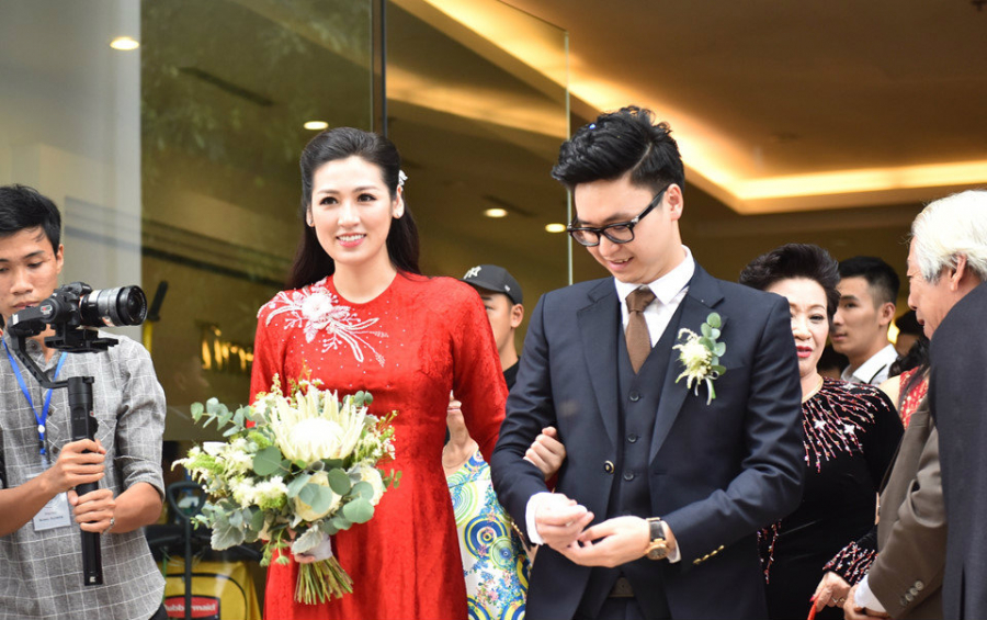 Tú Anh hạnh phúc bên ông xã Gia Lộc.