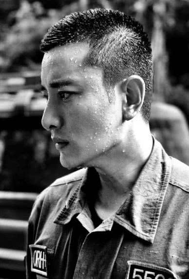 Nhiều người hâm mộ xót thương cho hình ảnh hiện tại của anh.