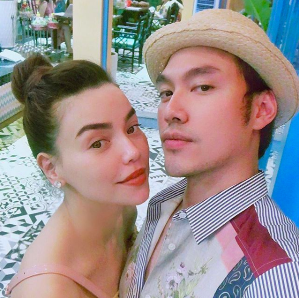 Gương mặt Hồ Ngọc Hà có vẻ hơi khác quá.