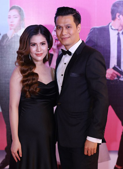Việt Anh và bà xã.
