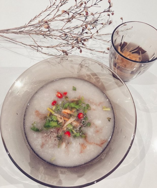 Món cháo gạo rang bò hầm.