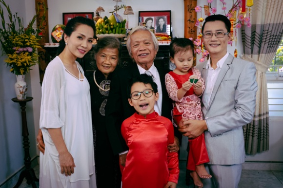 bo-hoang-bach-qua-doi-ngoisaovn-6-ngoisao.vn-w600-h400