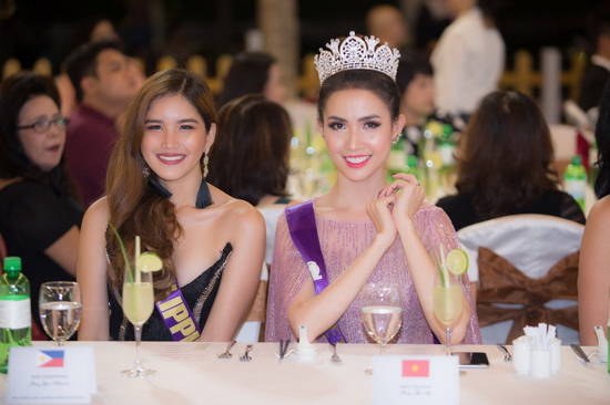 -phan-thi-mo-tro-thanh-thi-sinh-dep-nhat-dem-khai-mac-vong-chung-ket-hoa-hau-dai-su-du-lich-the-gioi-2018-2204665