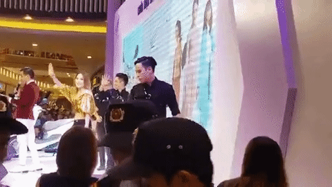Hết đi lùi rồi 