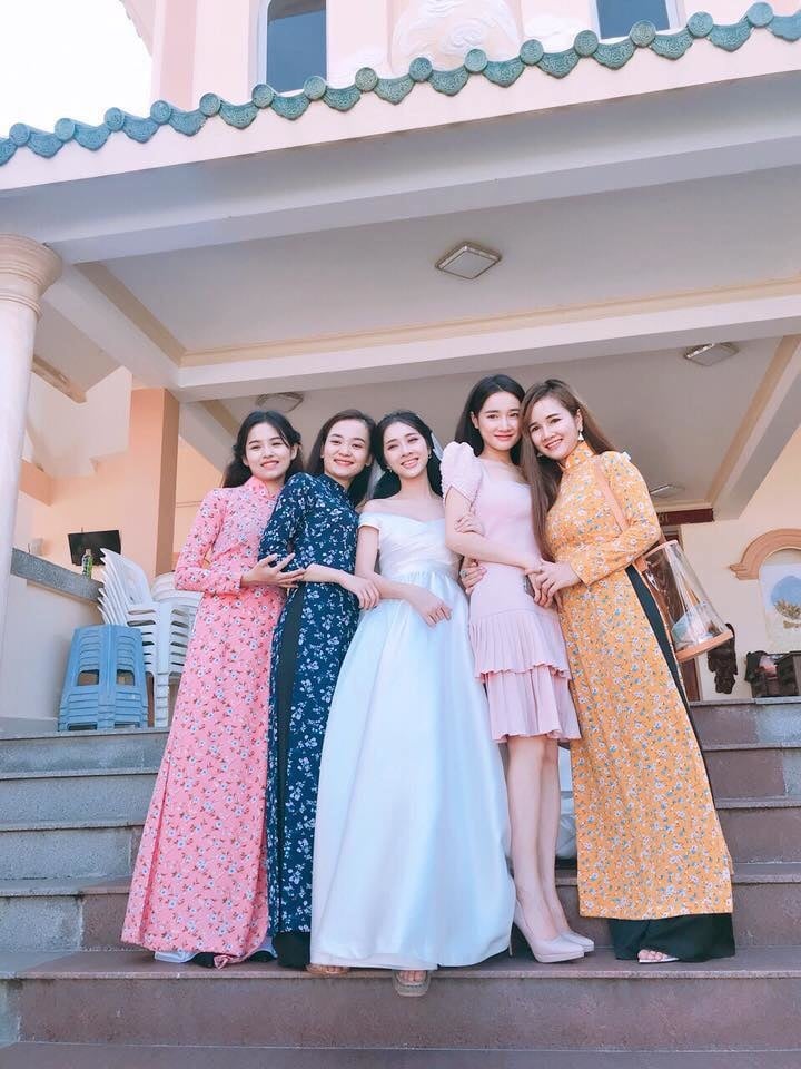 Nhã Phương xinh đẹp trong lễ cưới của em gái Phương Anh.