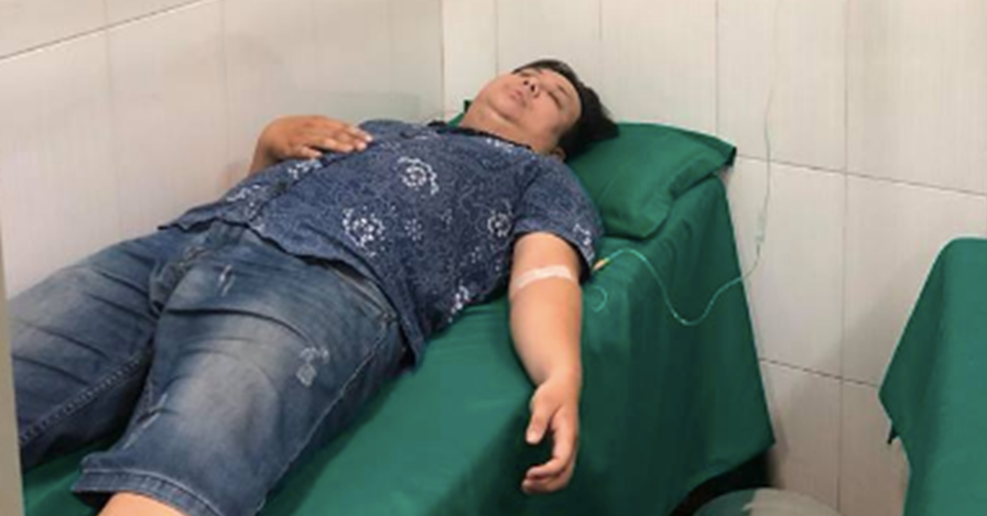 Nghệ sĩ Gia Bảo nhập viện vì kiệt sức.