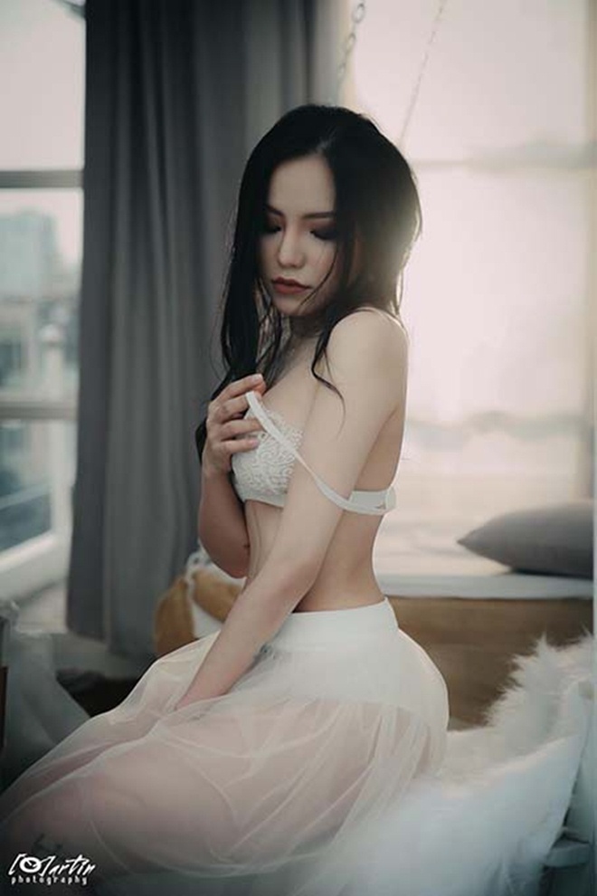 Phong cách ăn mặc của Lý Phương Châu ngày càng táo bạo.