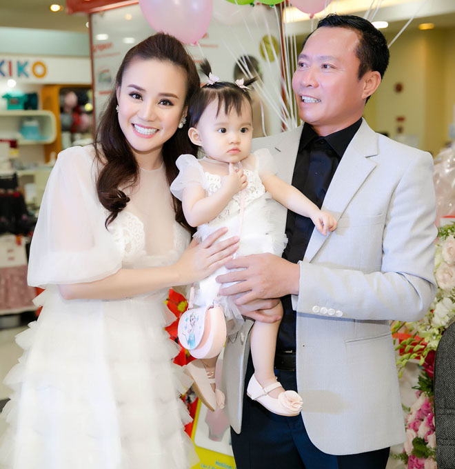 Vy Oanh tâm sự, do sinh hai con liền nhau nên thời gian qua cô khá bận rộn với công việc Shbet111 slot, casino, thể thao, xổ số.