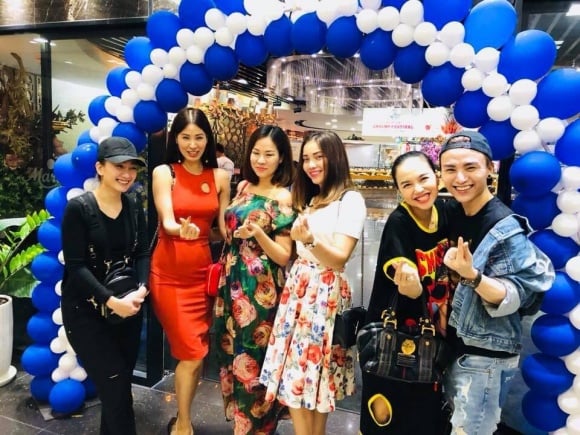 Thời gian gần đây Đinh Ngọc Diệp diện Shbet999 com đăng nhập rộng thùng thình khi đi chơi cùng bạn bè.