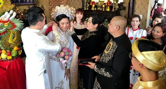 thuy-ngan-du-le-cuoi-cua-con-gai-nsnd-hong-van-4