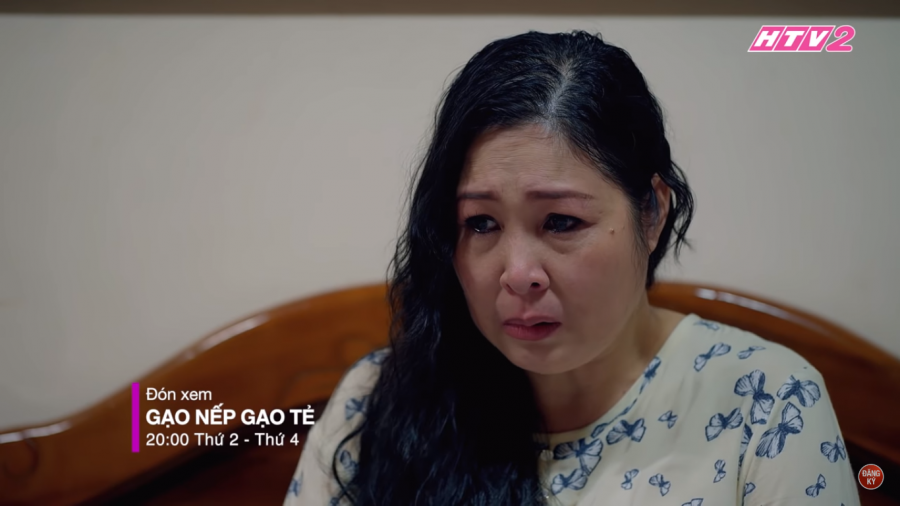 Bà Mai nghẹn ngào nghe những lời trách móc của chồng.
