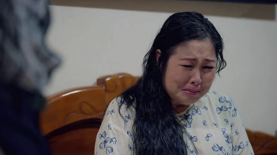 Bà Mai vỡ òa vì đã phải chịu khổ quá nhiều.
