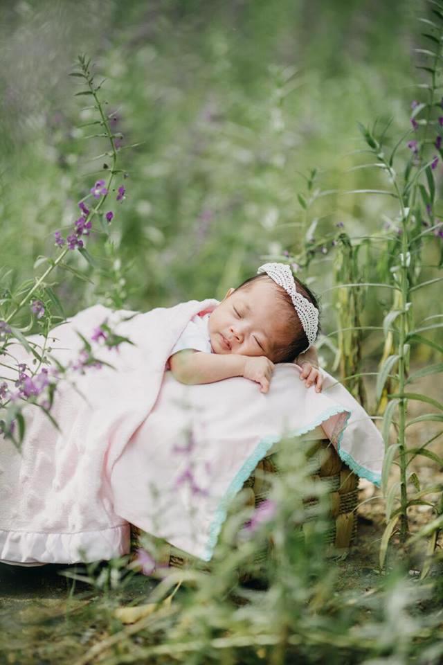 Vẻ đáng yêu của công chúa nhà Khánh Thi.