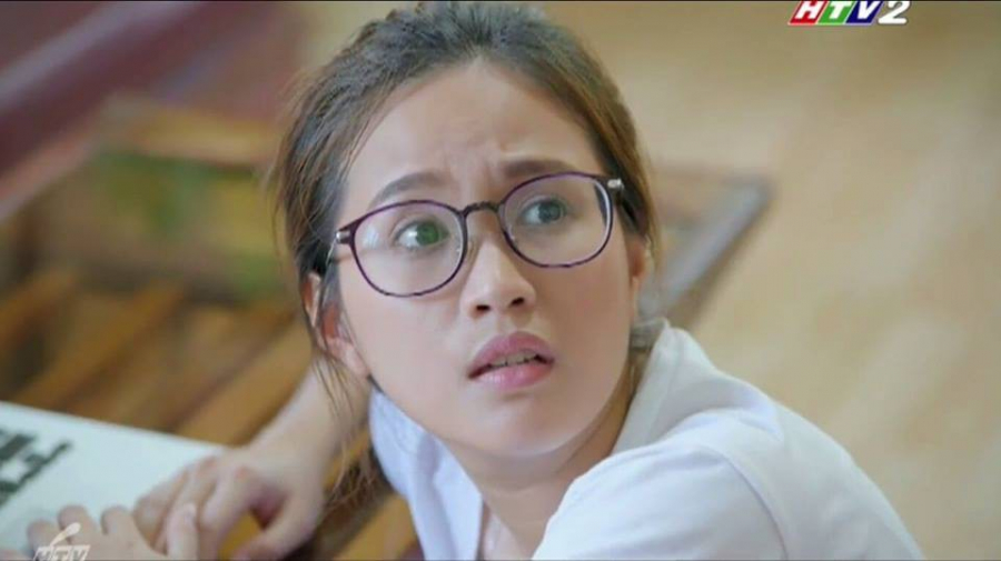 Minh phải thay mẹ lo chuyện trong nhà.