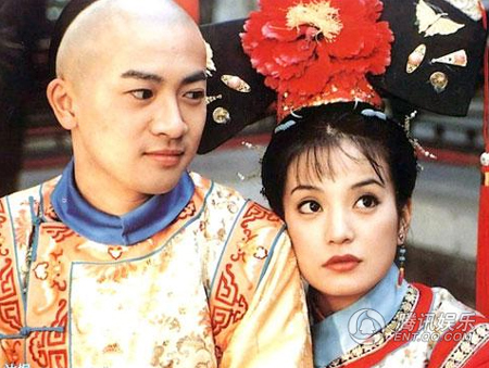 Triệu Vy (Tiểu Yến Tử) và Tô Hữu Bằng (Ngũ a ca) trong phim 