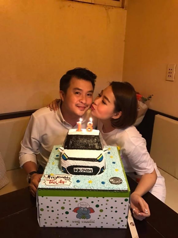 Diễn viên, MC Lê Khánh và ông xã luôn vui vẻ, hạnh phúc.