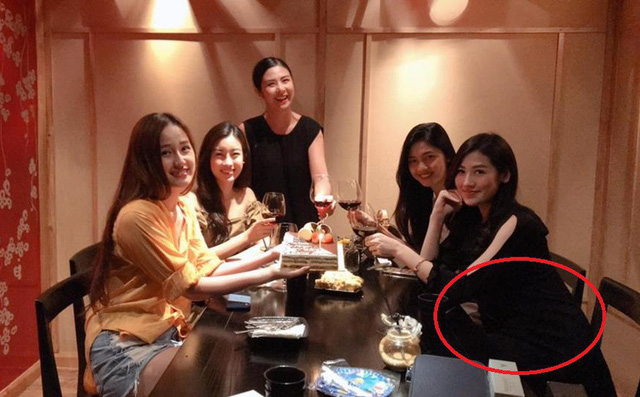 Mới đây, 6.8 Mai Phương Thúy tổ chức đón sinh nhật tuổi 30 bên nhóm bạn của mình toàn những là người đẹp. Những hình ảnh tại bữa tiệc sinh nhật Hoa hậu Mai Phương Thúy được Hoa hậu 2010 Đặng Thị Ngọc Hân chia sẻ trên trang cá nhân. Đây là cuộc tụ tập đầu tiên của Tú Anh với 
